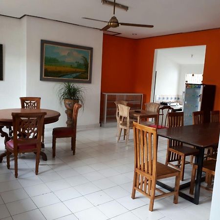 Anggrek Mas Bed & Breakfast Albergue Ubud Exterior foto